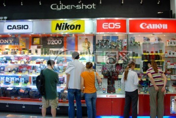 數碼電器商城實體店內景